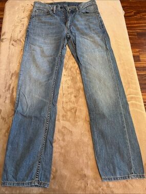 Levi's Straight Leg Jeans in Light Blue Wash